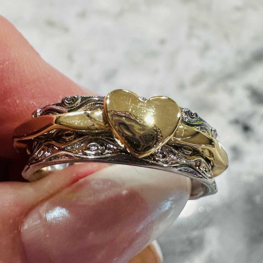 Size 9 Silver Filigree Ring with Gold Heart Band Thumb Ring - Picture 8 of 11